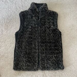 Suzy Shier Grey/Black Fur Zip-Up Vest‎
